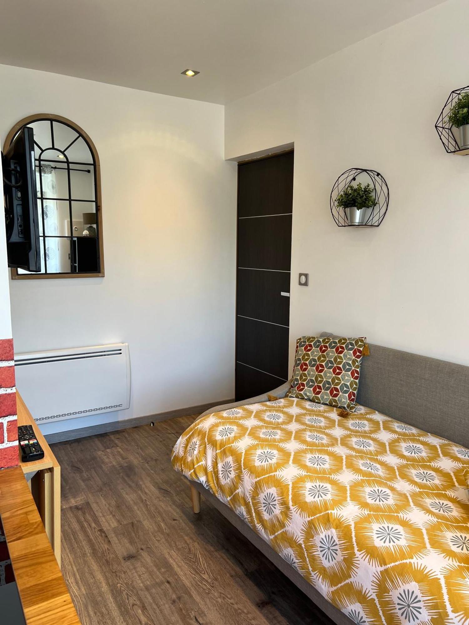 Les Haltes De La Rive Gauche Apartment Sury-pres-Lere Luaran gambar