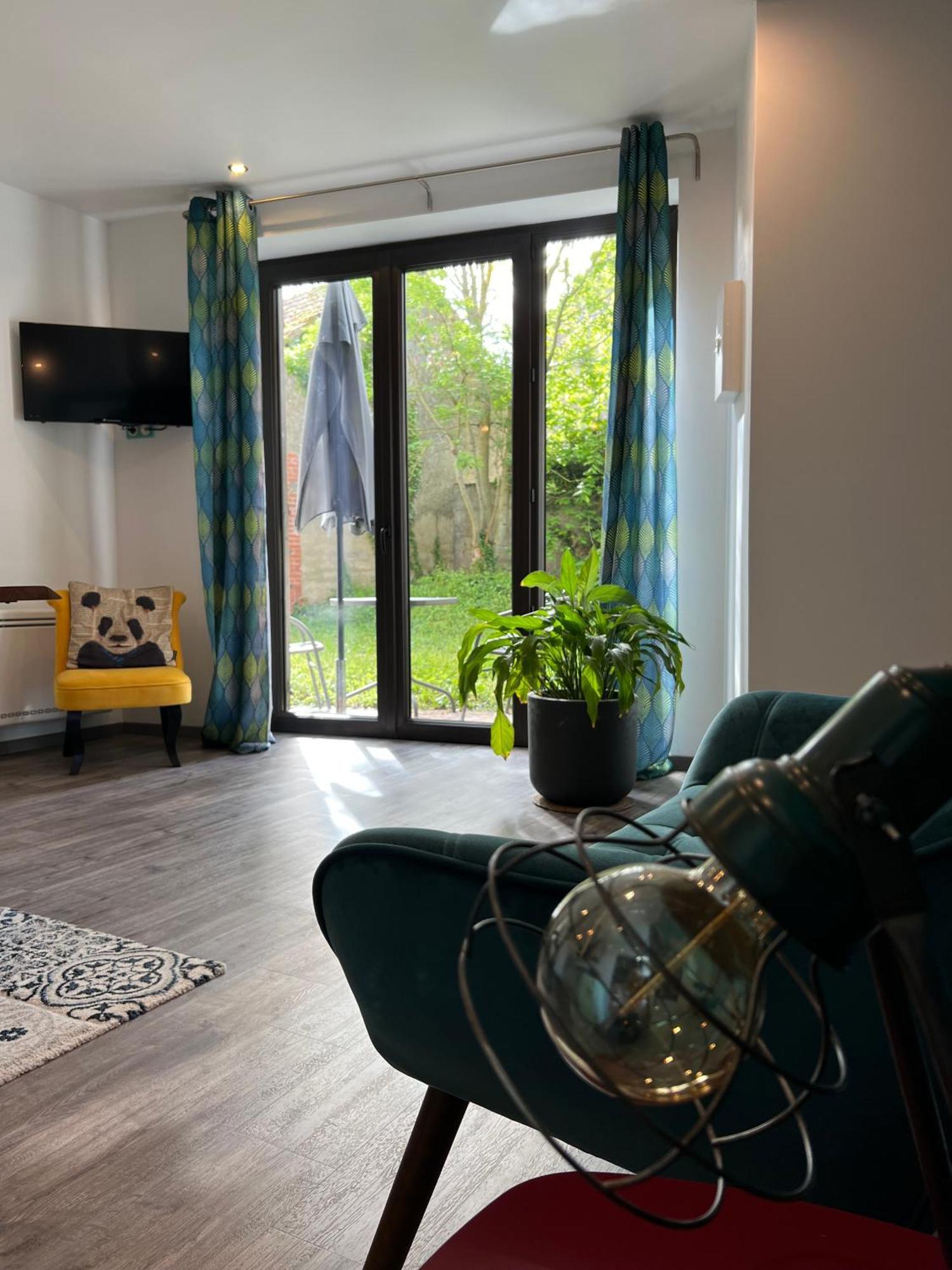 Les Haltes De La Rive Gauche Apartment Sury-pres-Lere Luaran gambar